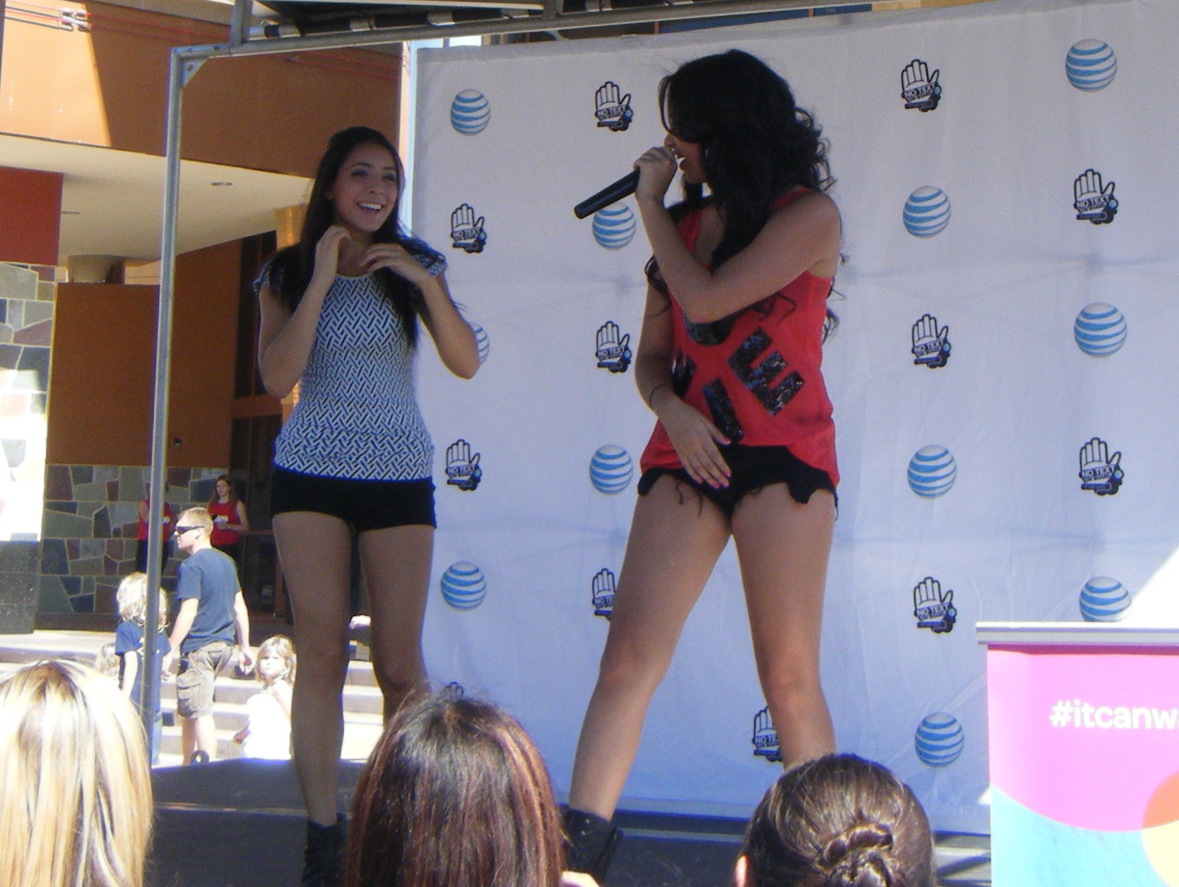 Jasmine V - Temecula Mall Concert Candids
