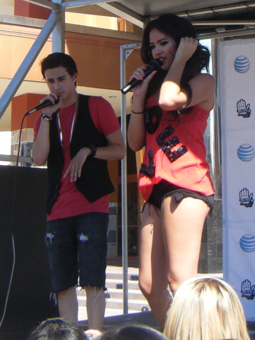 Jasmine V - Temecula Mall Concert Candids