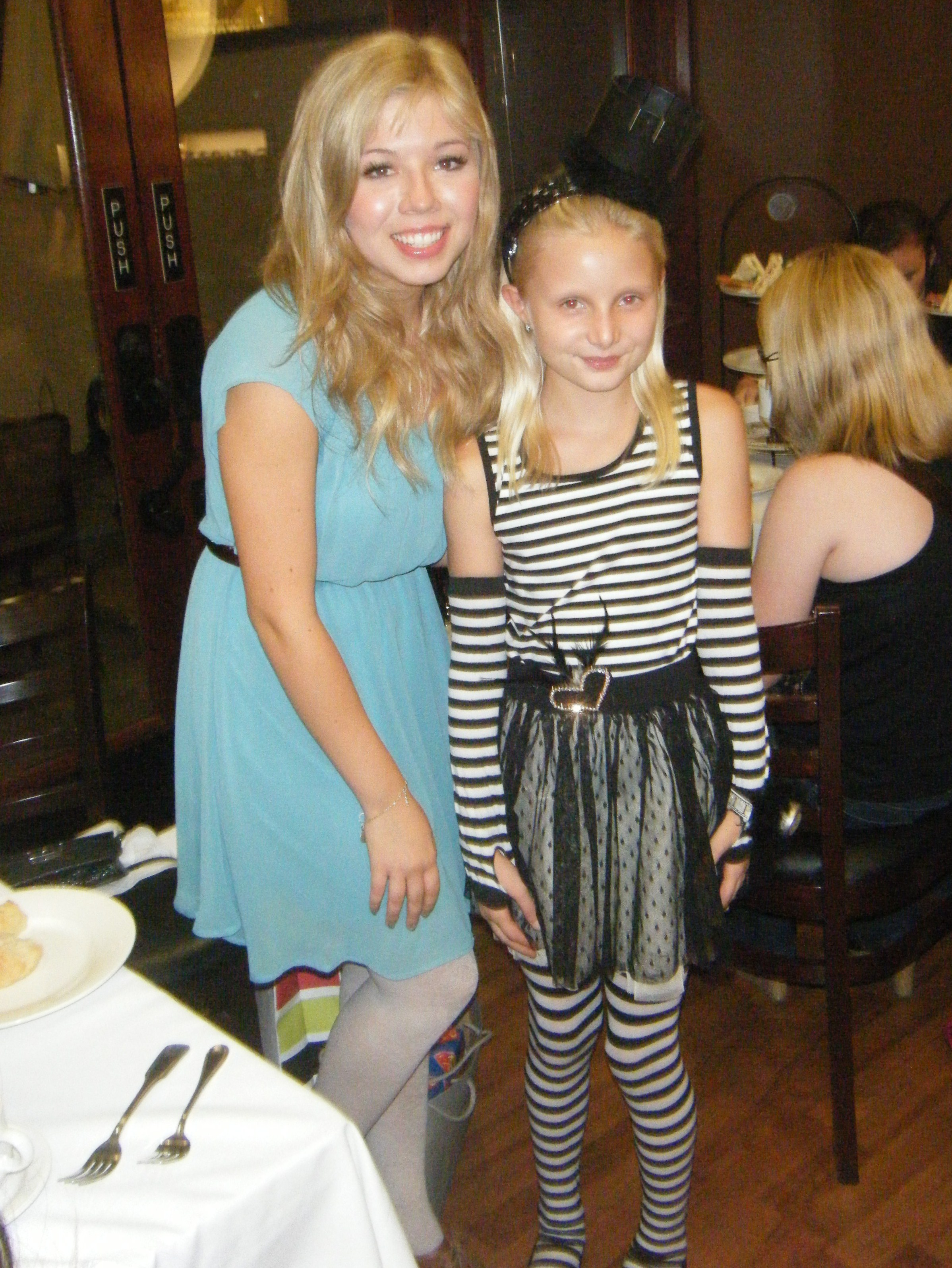 Jennette McCurdy - Cirque Du Soleil Iris Fan Event
