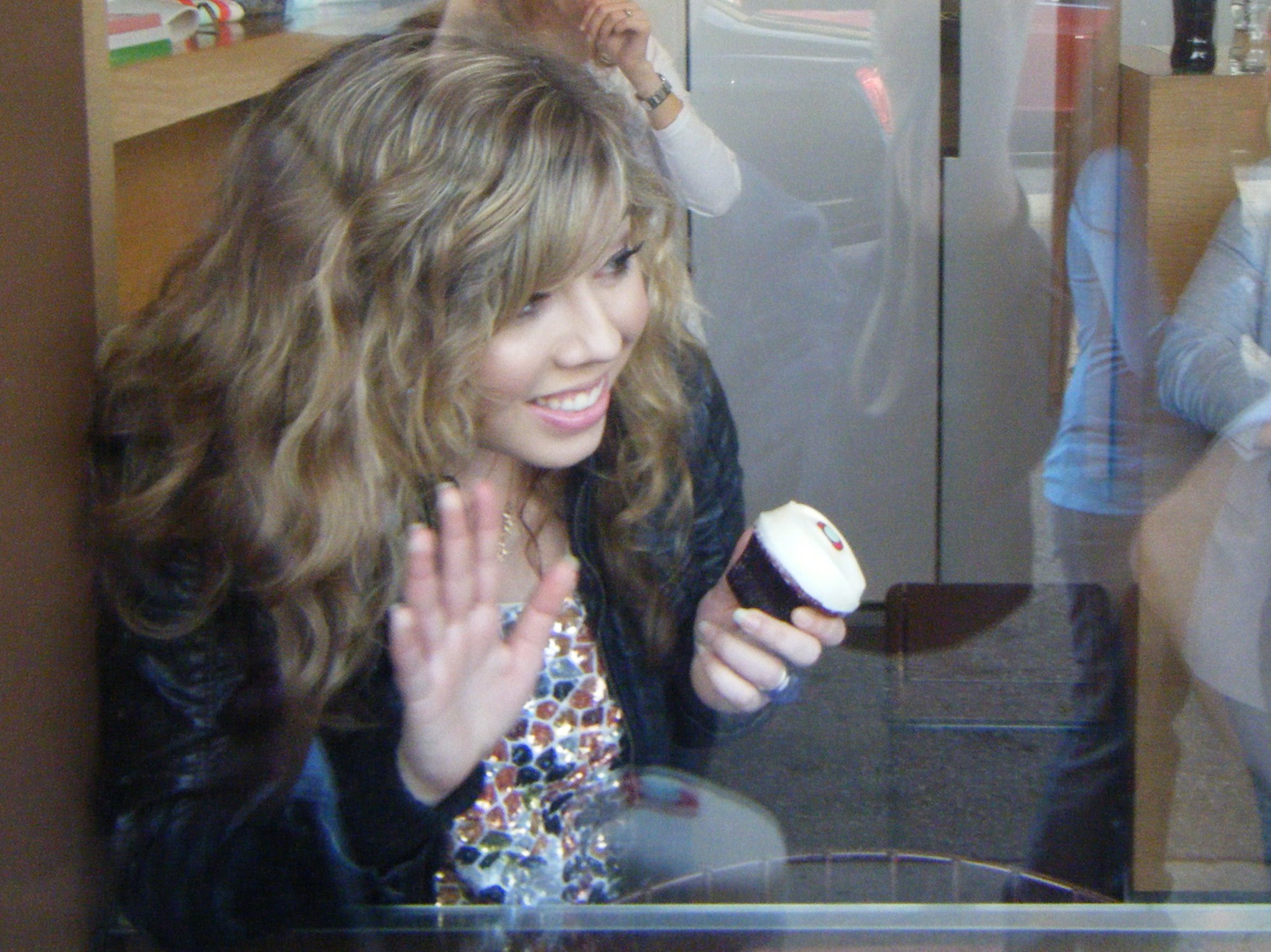 Jennette McCurdy  - Meet and Greet at Sprinkles in LA