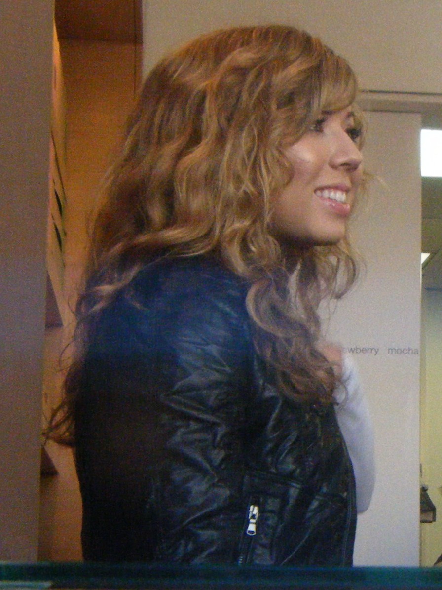 Jennette McCurdy  - Meet and Greet at Sprinkles in LA