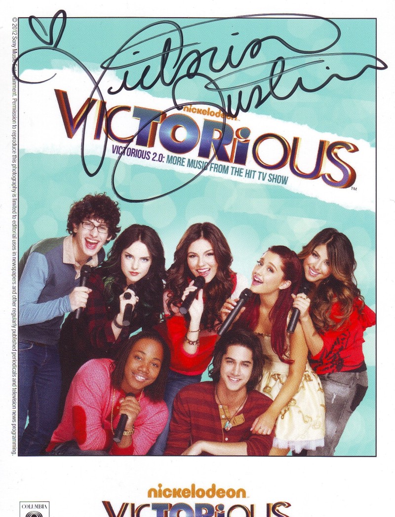 Victoria Justice CD Signing at Citywalk LA