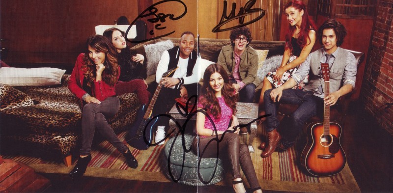 Victoria Justice CD Signing at Citywalk LA