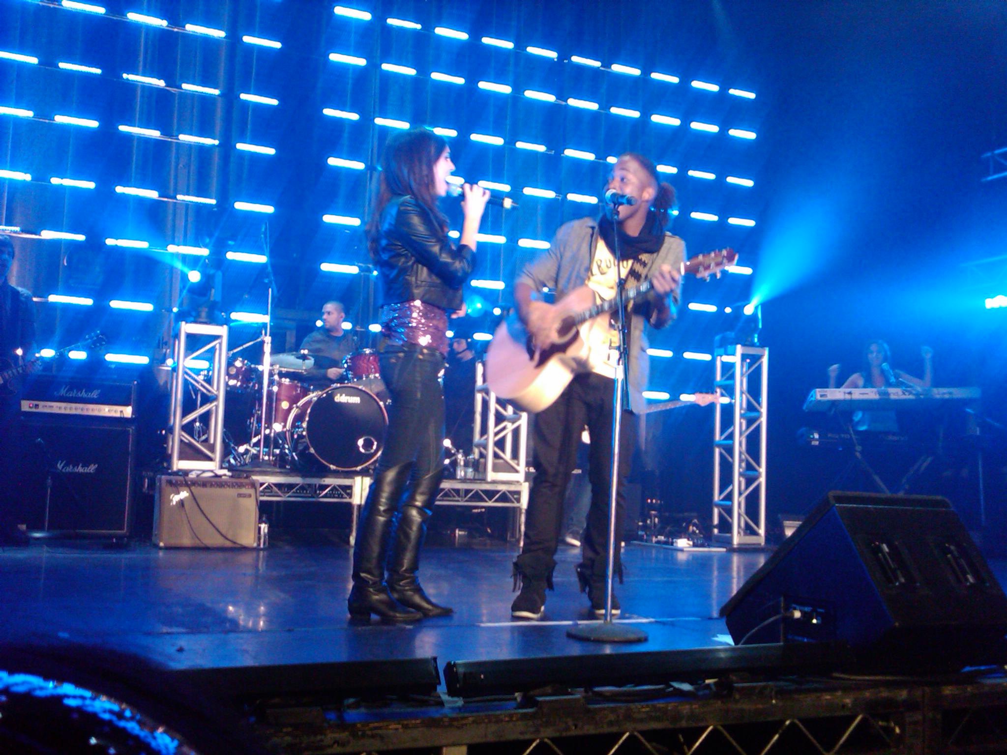 Victorious Wal-Mart Soundcheck Concert in LA