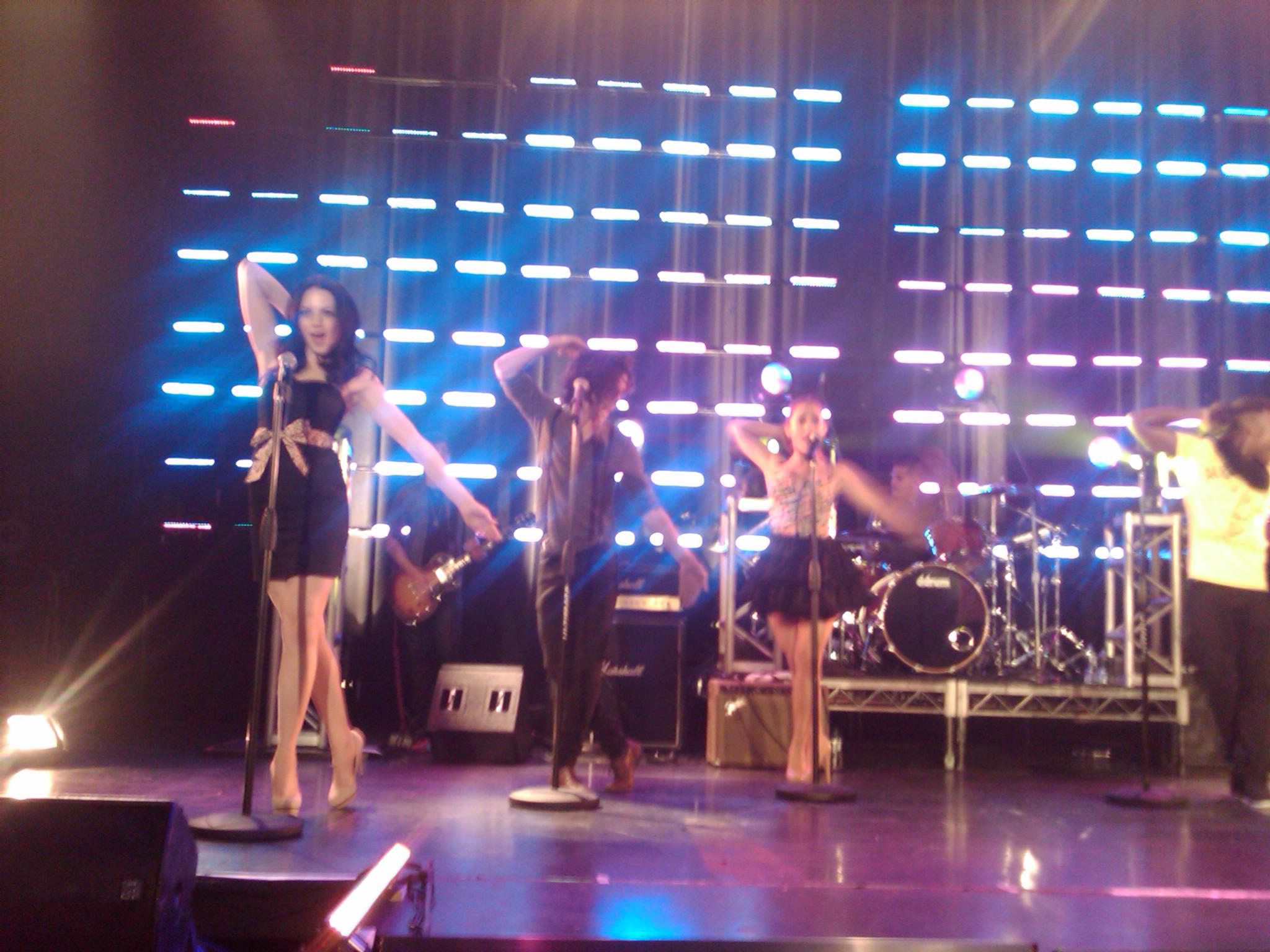 Victorious Wal-Mart Soundcheck Concert in LA