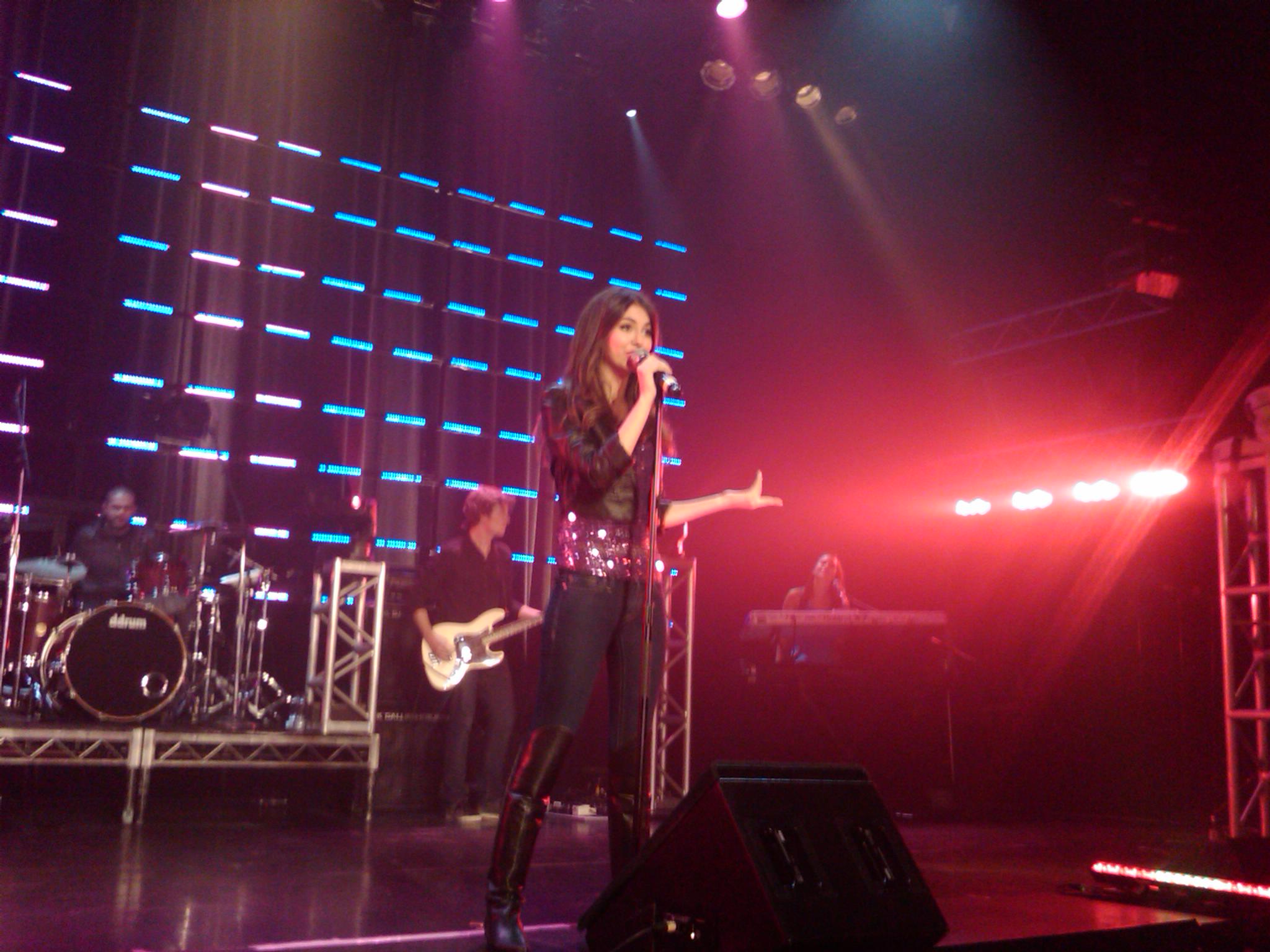 Victorious Wal-Mart Soundcheck Concert in LA